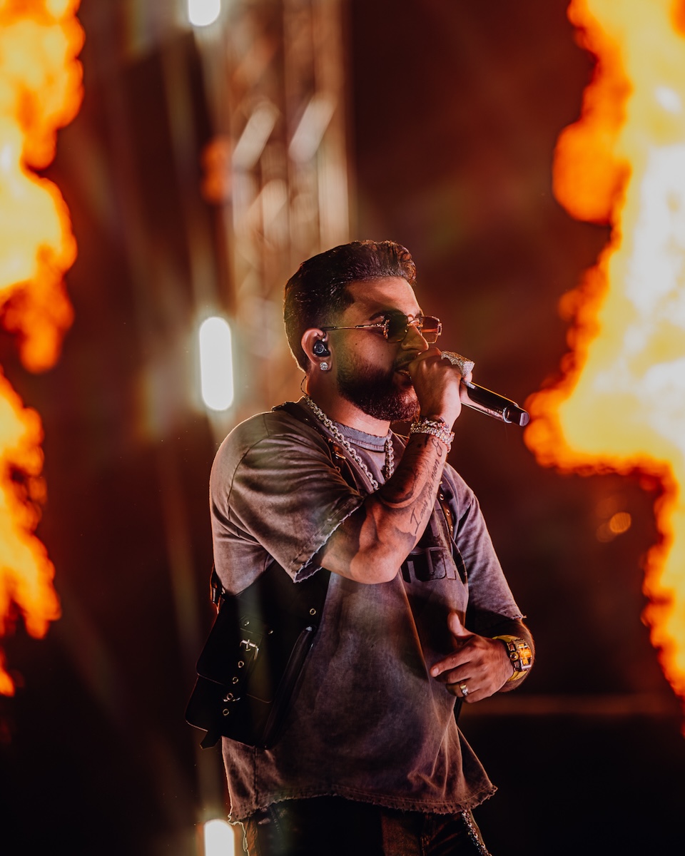 An elevated and electric performance with Karan Aujla at Rolling Loud Mumbai thanks to PATR?N EL ALTO.