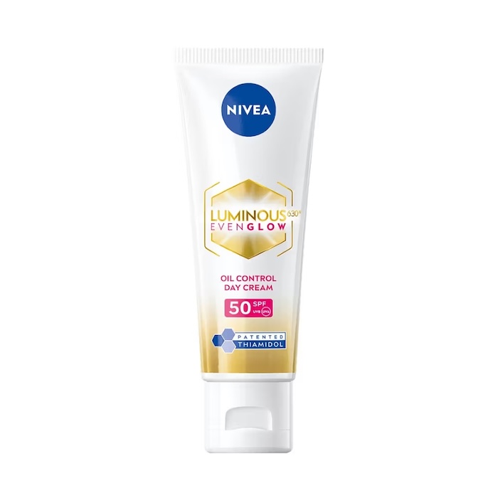 NIVEA Luminous Even Day Cream SPF 50 gives radiant, even-toned skin without shine. With Thiamidol, it reduces dark spots from day one, while SPF 50 protects and hyaluronic acid hydrates for a smoother, luminous look.