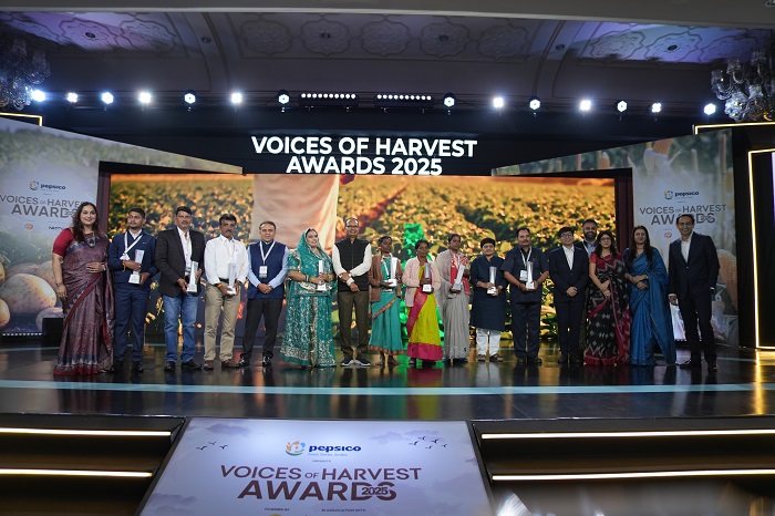Hon’ble Agriculture & Farmers Welfare Minister, Shri Shivraj Singh Chouhan with PepsiCo India leaders and Voices of Harvest Awards 2025 winners