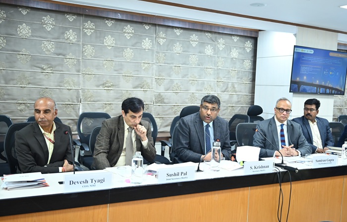 (From Left - Right) Dr. Devesh Tyagi, CEO, NIXI, Sh. Sushil Pal, Joint Secretary, MeitY, Sh. S. Krishnan, IAS, Secretary, MeitY, Sh. Samiran Gupta, V.P. Stakeholder Engagement and M.D., Asia Pacific, ICANN