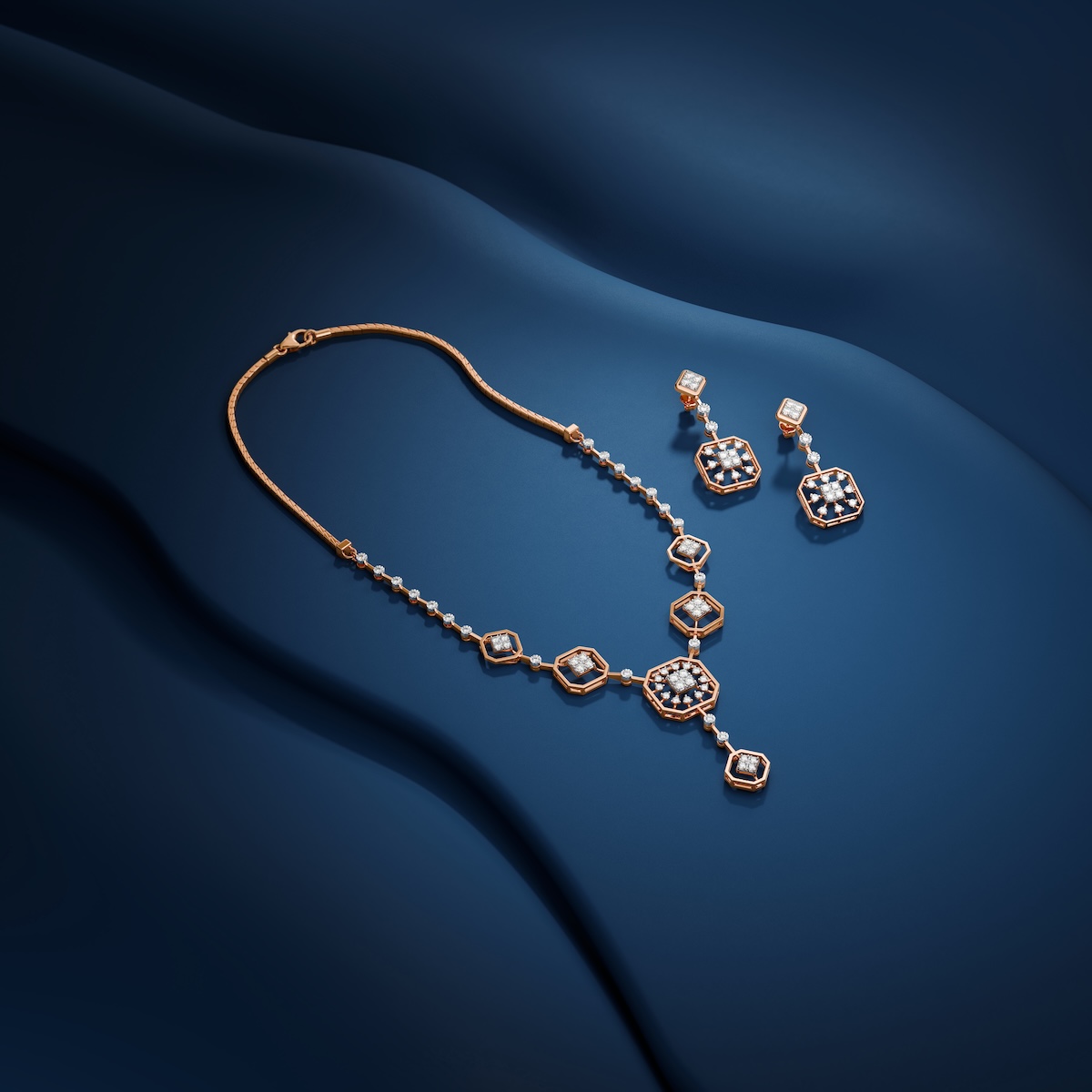 Step into Orra?s Diamond Festival and Enjoy Flat 25% off on the Diamond Value of Necklace Sets*