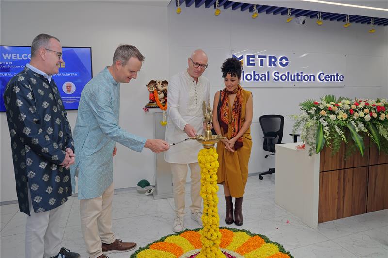 In frame: Eric Riegger, CFO- METRO AG, Guillaume Deruyter, Chief Customer & Merchandise Officer - METRO AG, Amal Kaanane, SVP Global Offer Processes & Master Data Management, METRO AG and Michael Bouscheljong, SVP ? Corporate Accounting & Global Solution Center at the METRO GSC India lamp lighting ceremony.