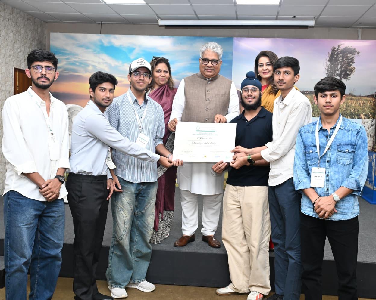 Union Minister Shri Bhupender Yadav felicitates Sustainovation by Intin winners, joined by Monica Sareen Kharbanda (Head, Sustainovation) and Monica Kubba.
