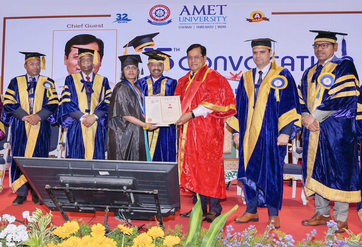 Hon?ble Union Minister for Ports, Shipping and Waterways Shri Sarbananda Sonowal presenting degree certificates during the 15th Convocation of AMET University, Chennai, in the presence of Dr. J. Ramachandran, Chancellor, Dr. Rajesh Ramachandren, President, and Shri Shivas Kapoor, Chairman, IMEC
