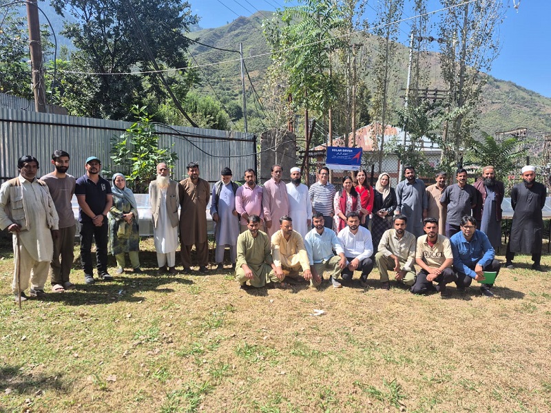 HDFC Parivartan & ISAP India Foundation team with FIG members in Salamabad, Block Uri, Baramulla